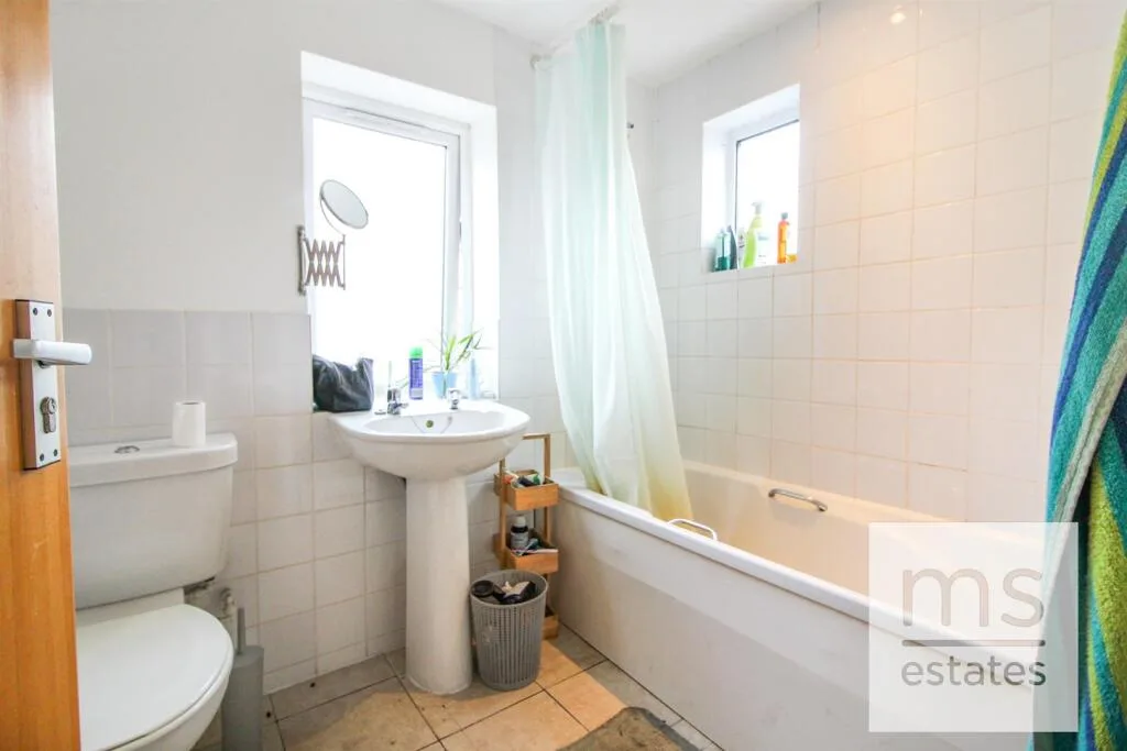 5 bedroom detached house for rent