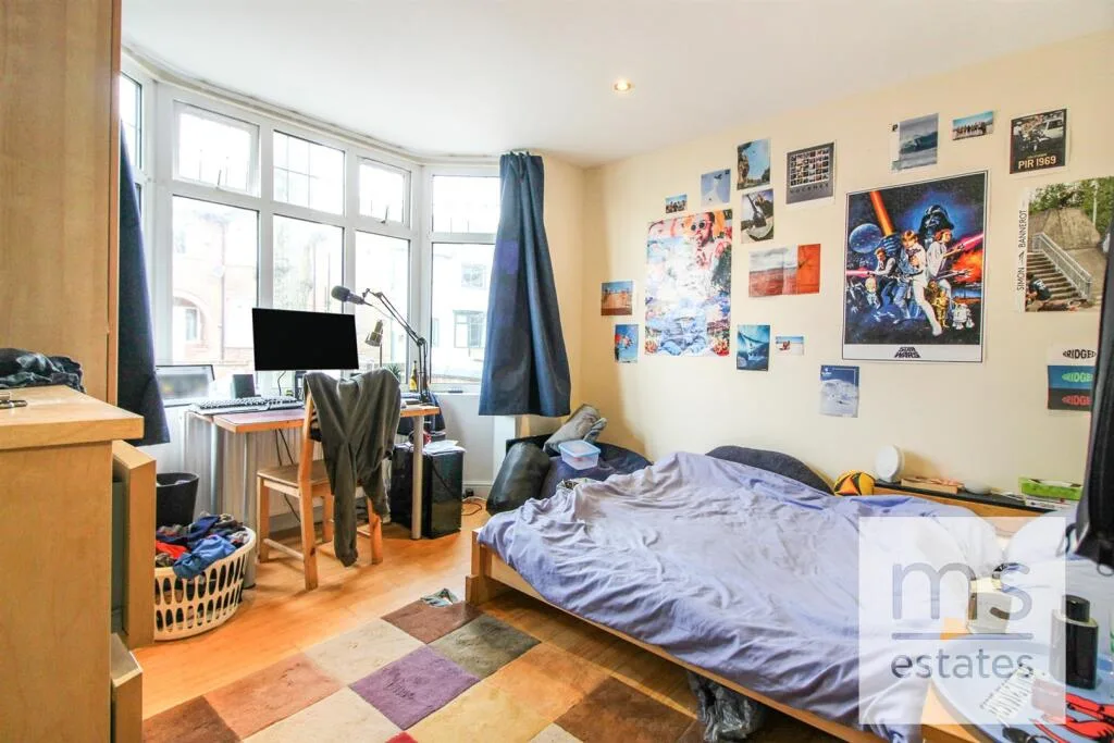 5 bedroom detached house for rent