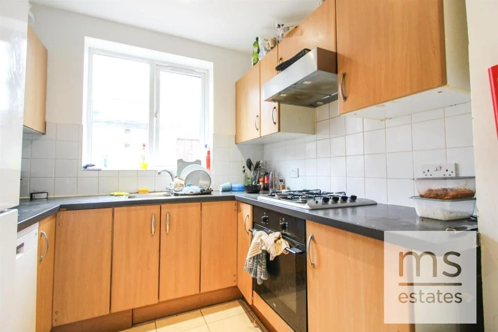 5 bedroom detached house for rent