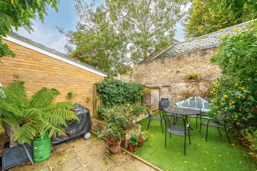 4 bedroom terraced house for rent