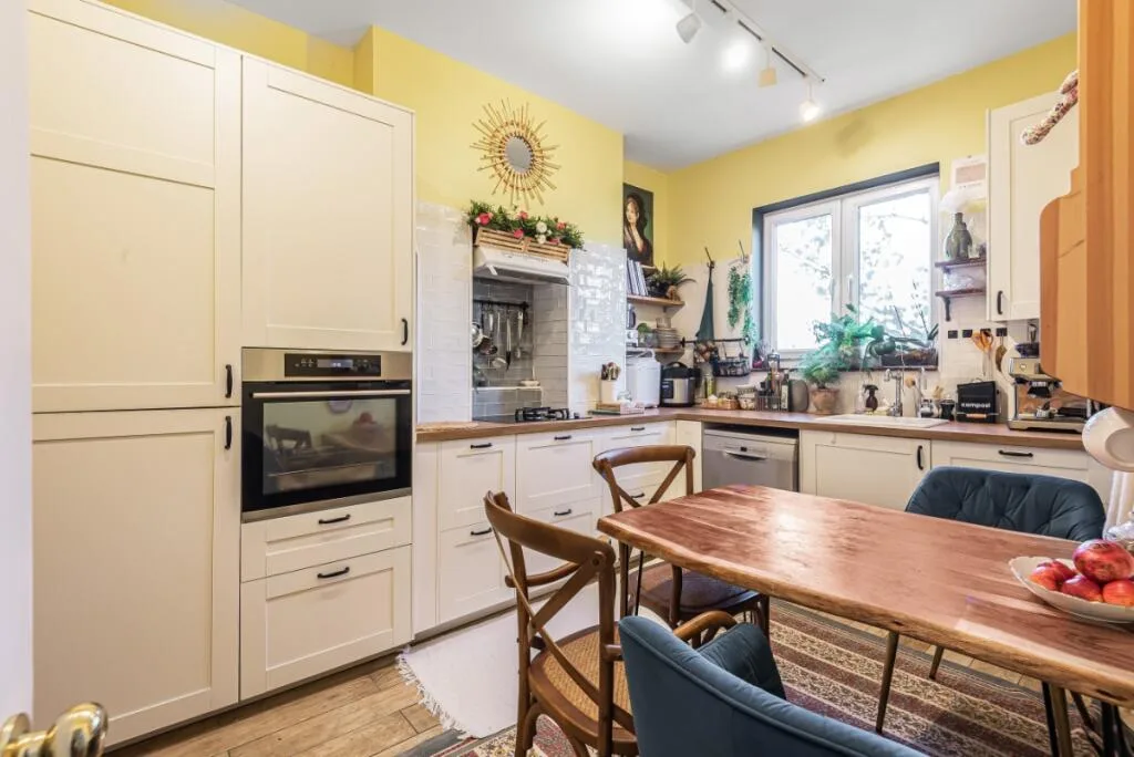 2 bedroom maisonette for rent