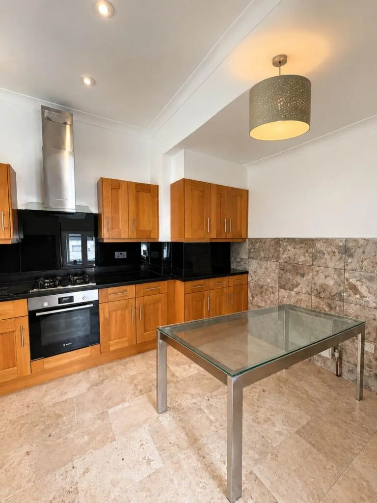 4 bedroom flat for rent