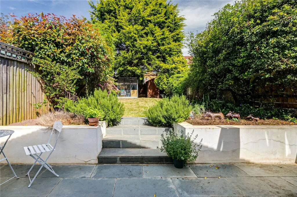 4 bedroom terraced house for rent