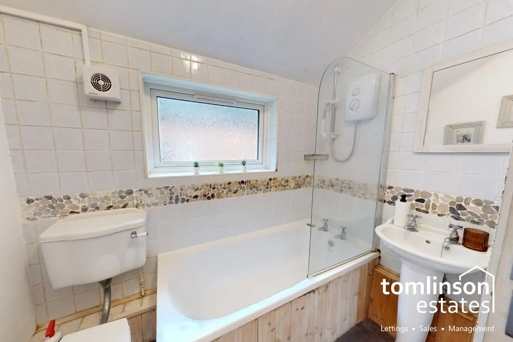 5 bedroom semi-detached house for rent