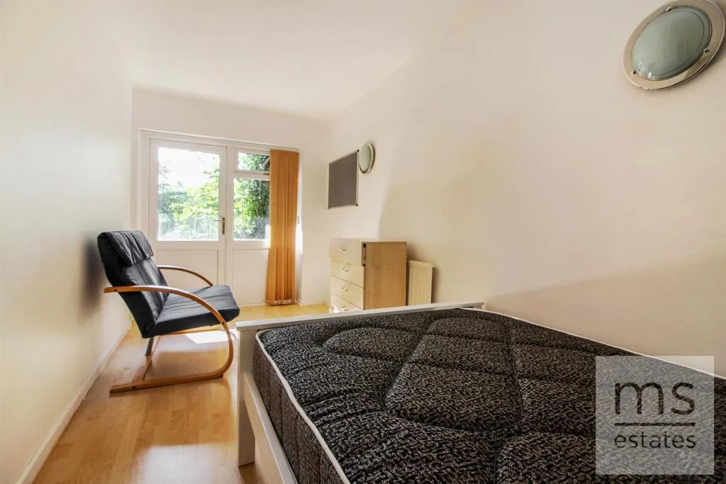 5 bedroom end of terrace house for rent
