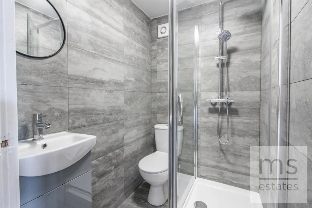 5 bedroom end of terrace house for rent