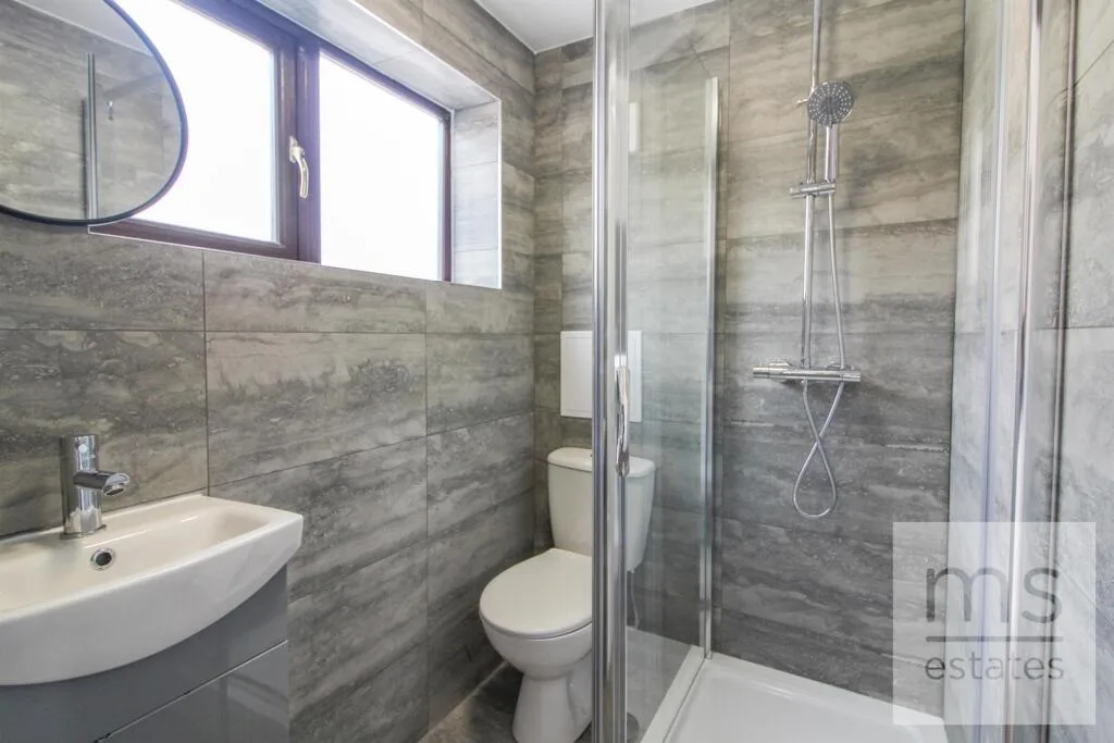 5 bedroom end of terrace house for rent