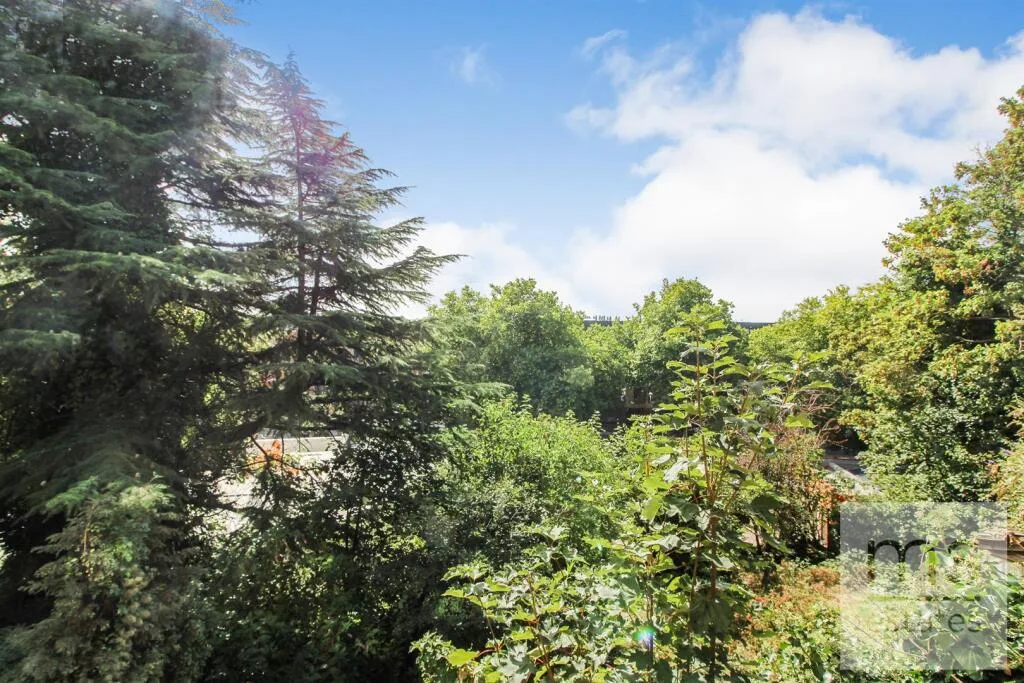 5 bedroom end of terrace house for rent