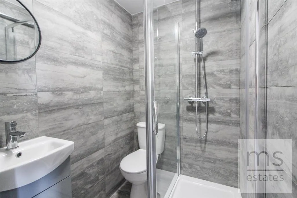 5 bedroom end of terrace house for rent