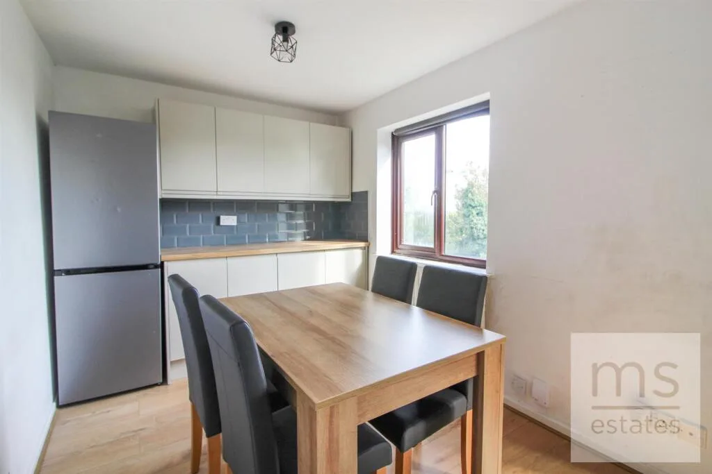 5 bedroom end of terrace house for rent