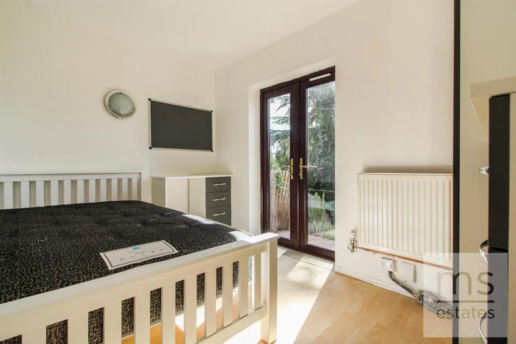 5 bedroom end of terrace house for rent