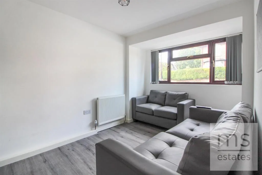 5 bedroom end of terrace house for rent