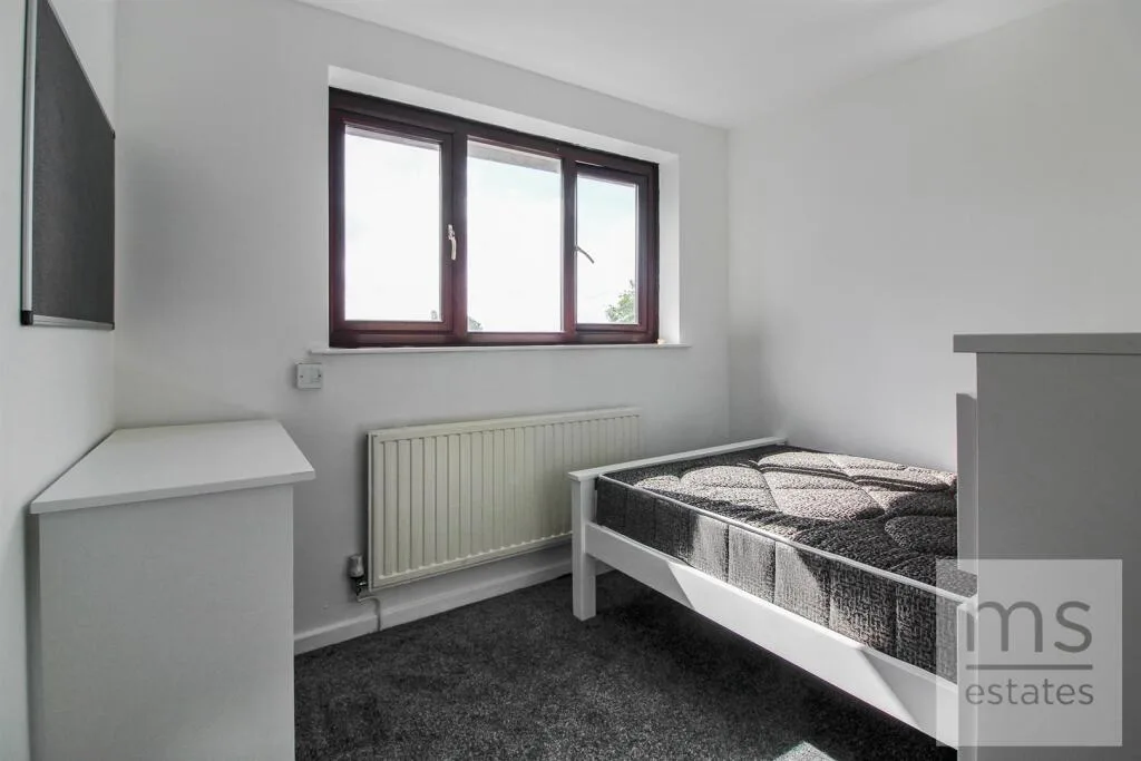 5 bedroom end of terrace house for rent