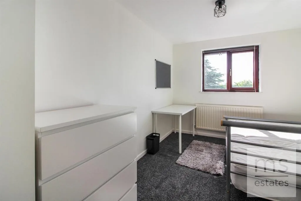 5 bedroom end of terrace house for rent