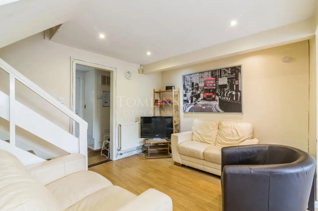 5 bedroom terraced house for rent