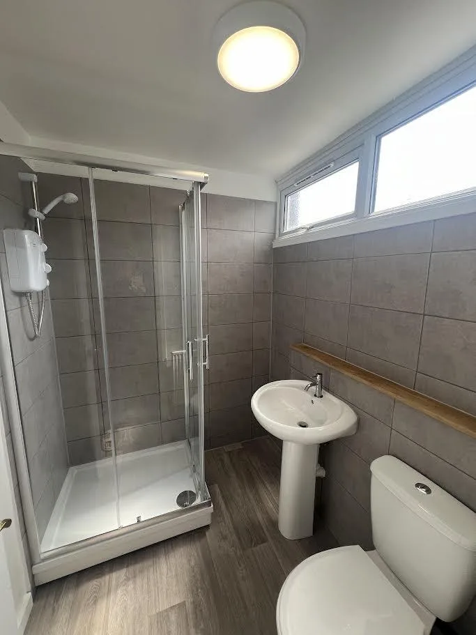 5 bedroom terraced house for rent