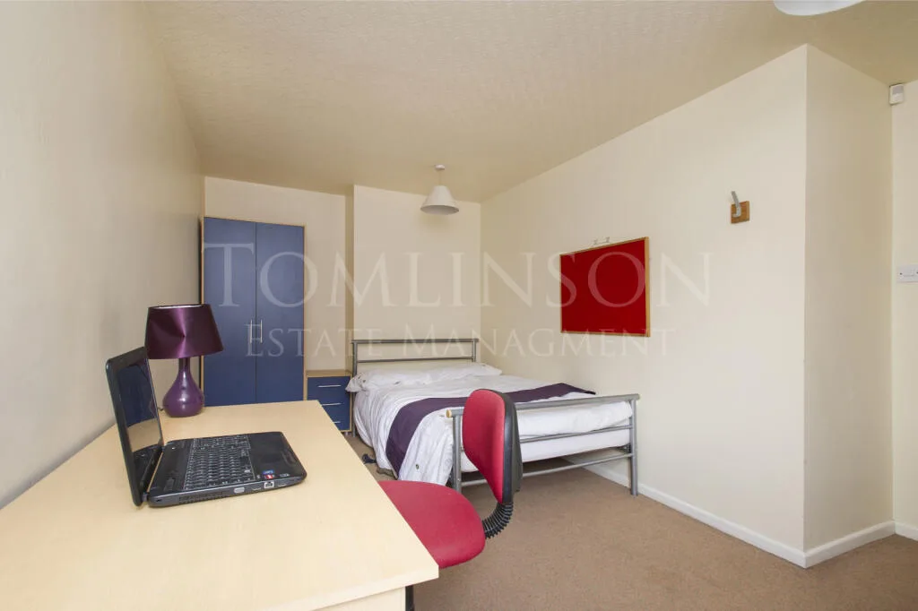 5 bedroom terraced house for rent