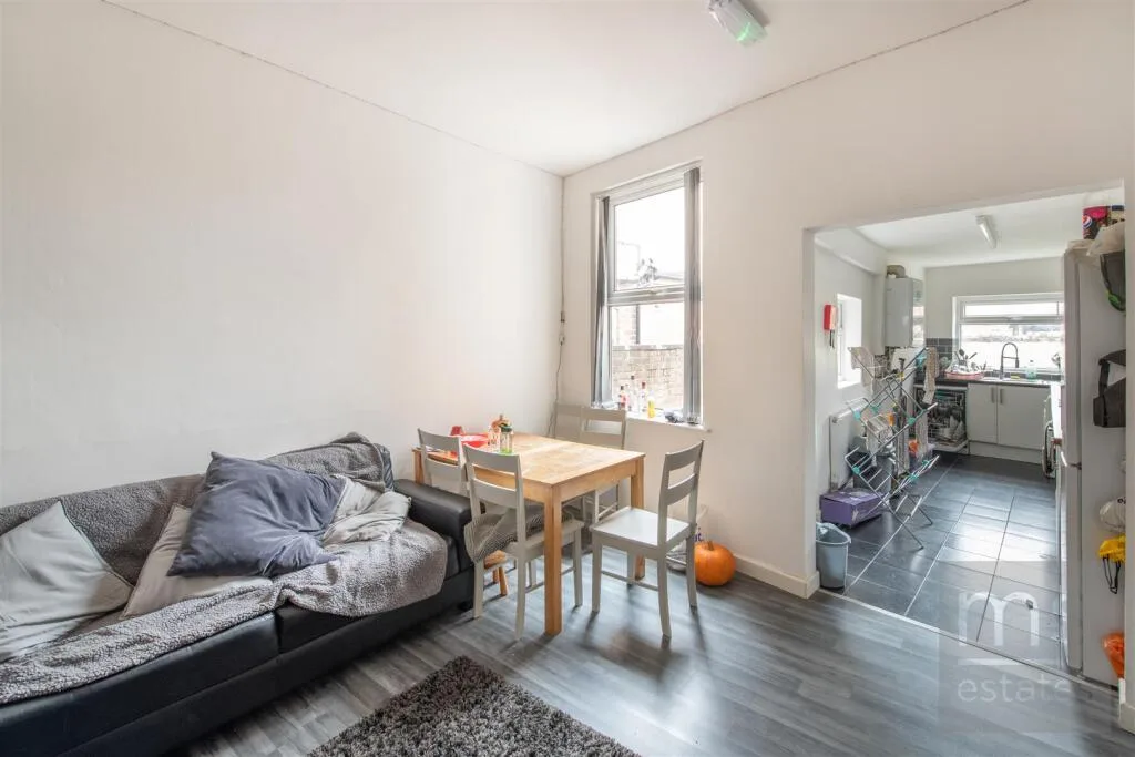 5 bedroom terraced house for rent
