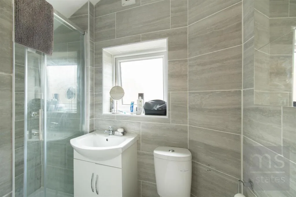 5 bedroom terraced house for rent