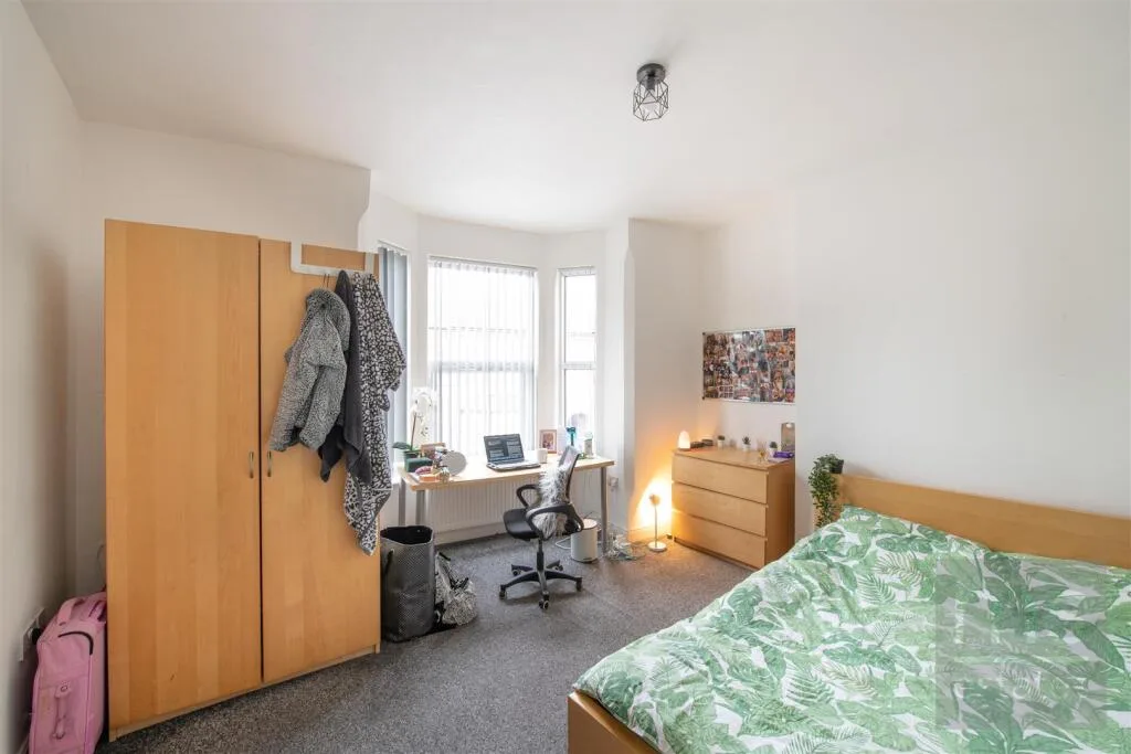 5 bedroom terraced house for rent