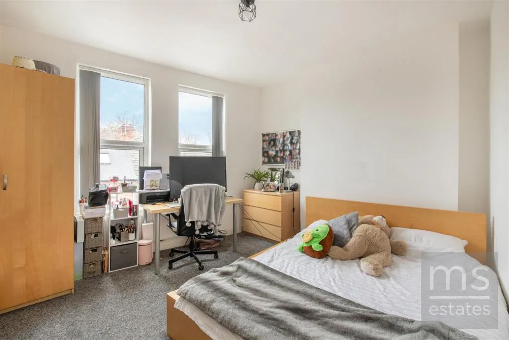5 bedroom terraced house for rent