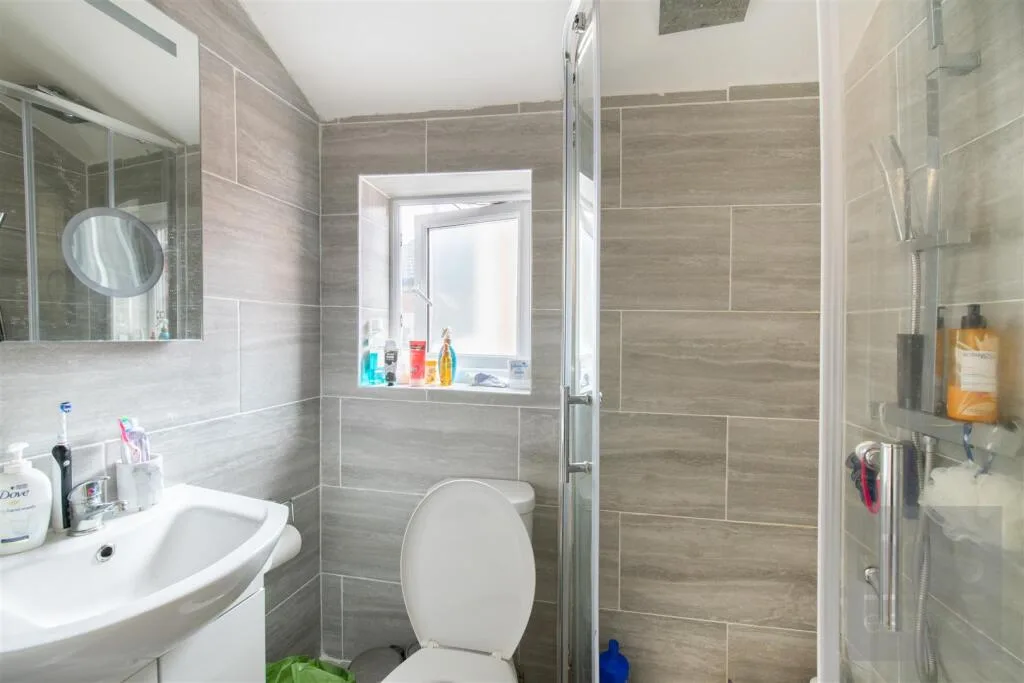5 bedroom terraced house for rent