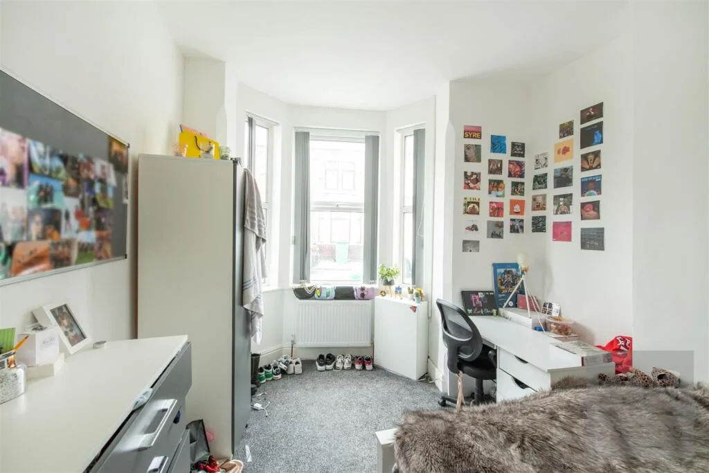 5 bedroom terraced house for rent