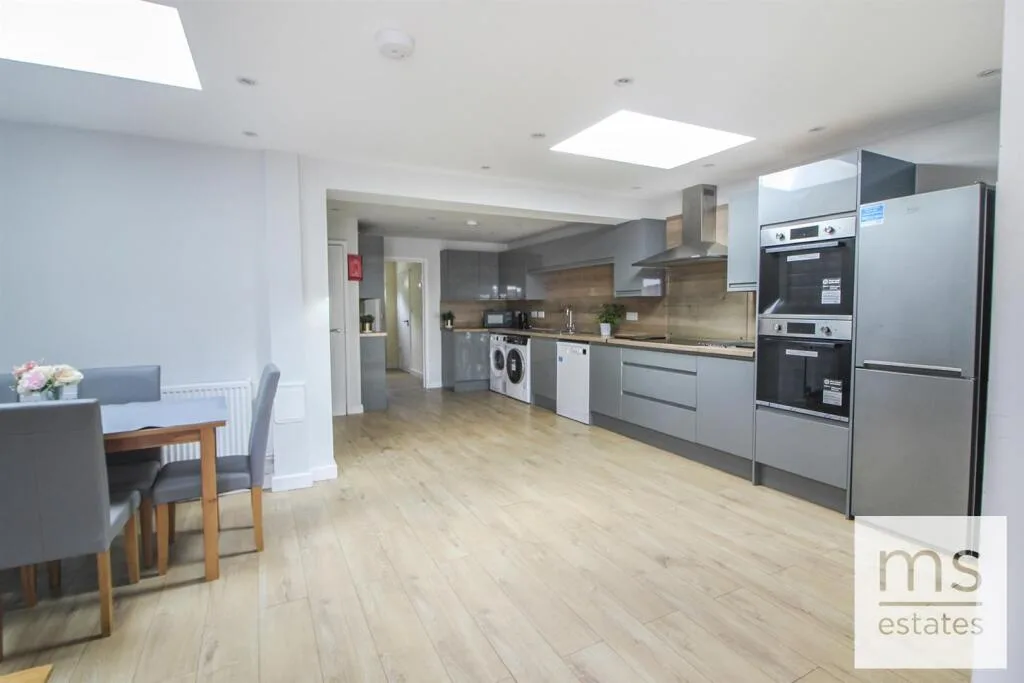 5 bedroom terraced house for rent
