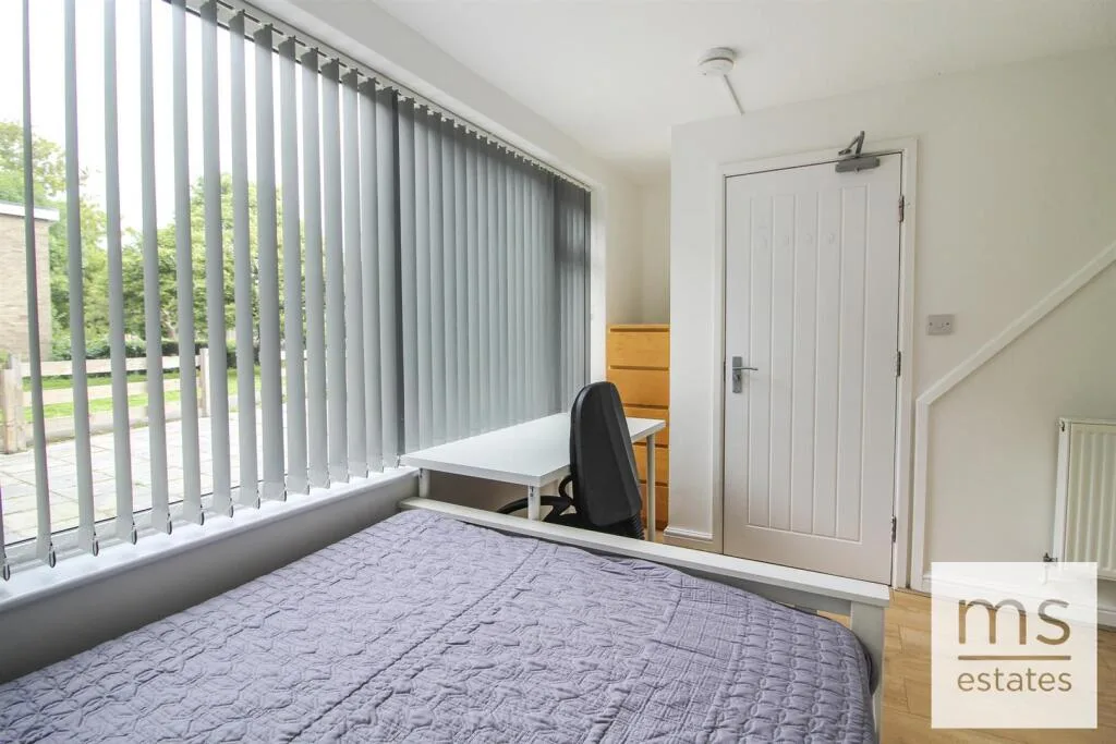 5 bedroom terraced house for rent