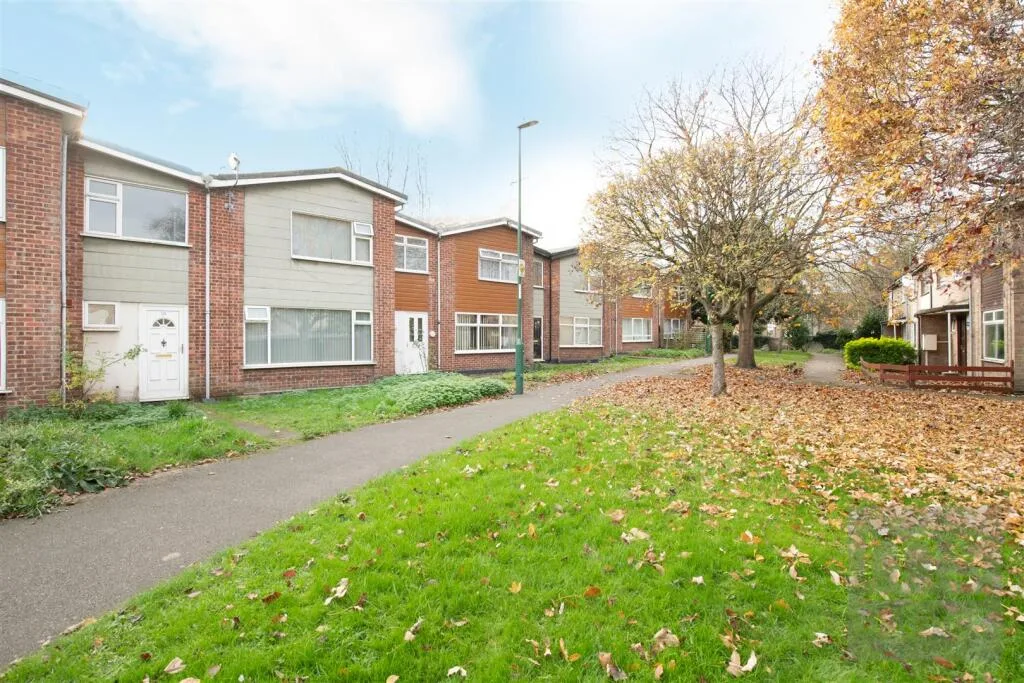 5 bedroom terraced house for rent
