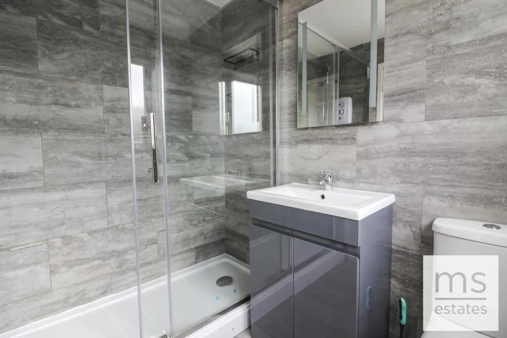 5 bedroom terraced house for rent