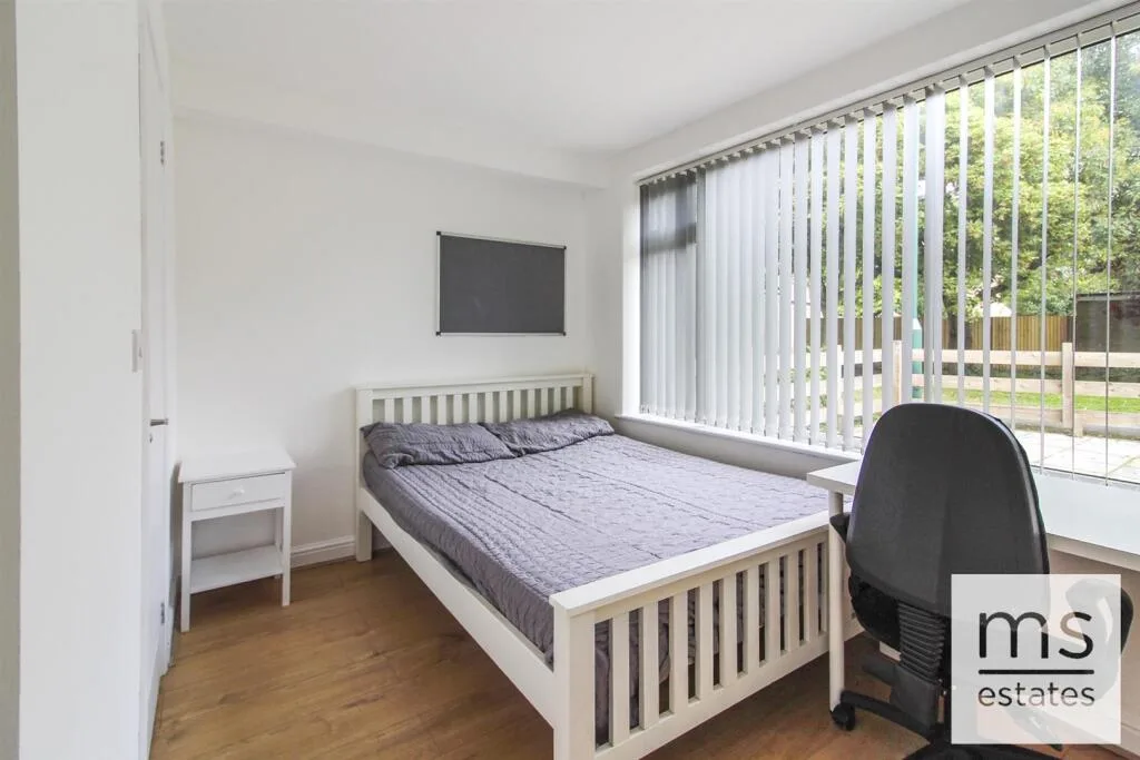 5 bedroom terraced house for rent