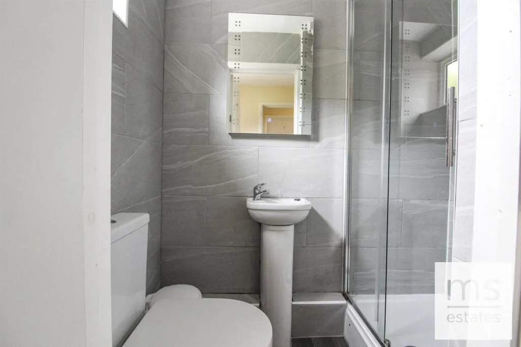 5 bedroom terraced house for rent