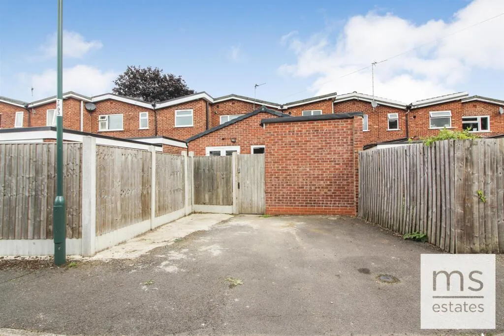 5 bedroom terraced house for rent