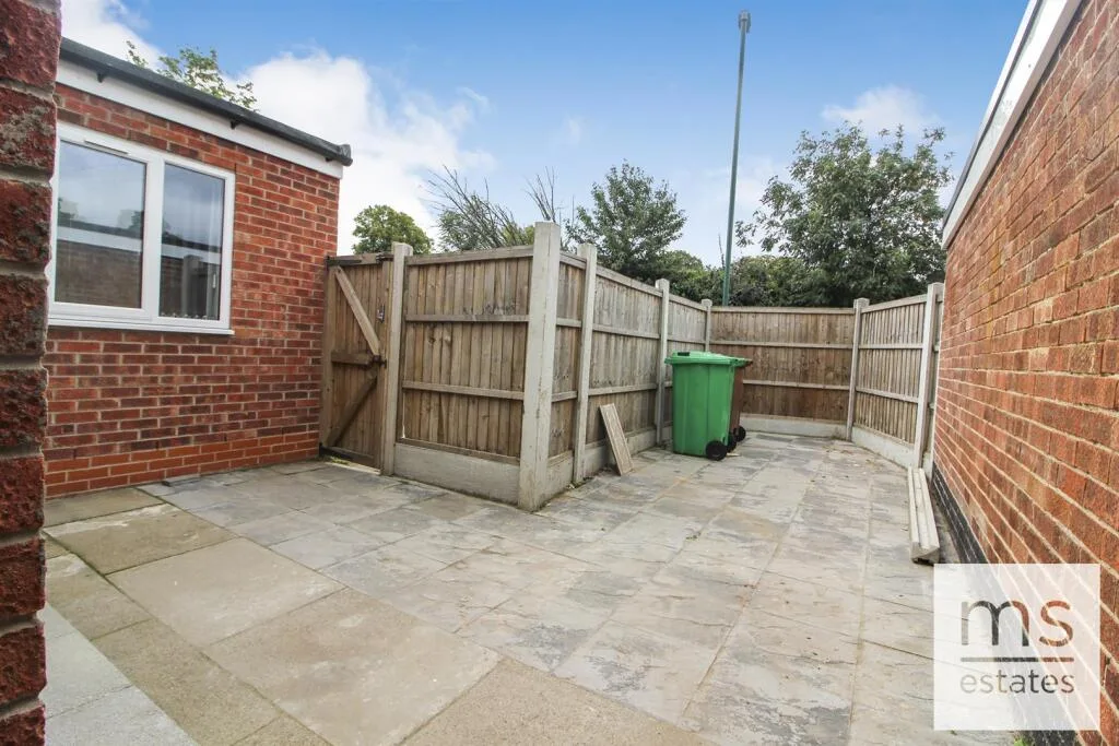 5 bedroom terraced house for rent