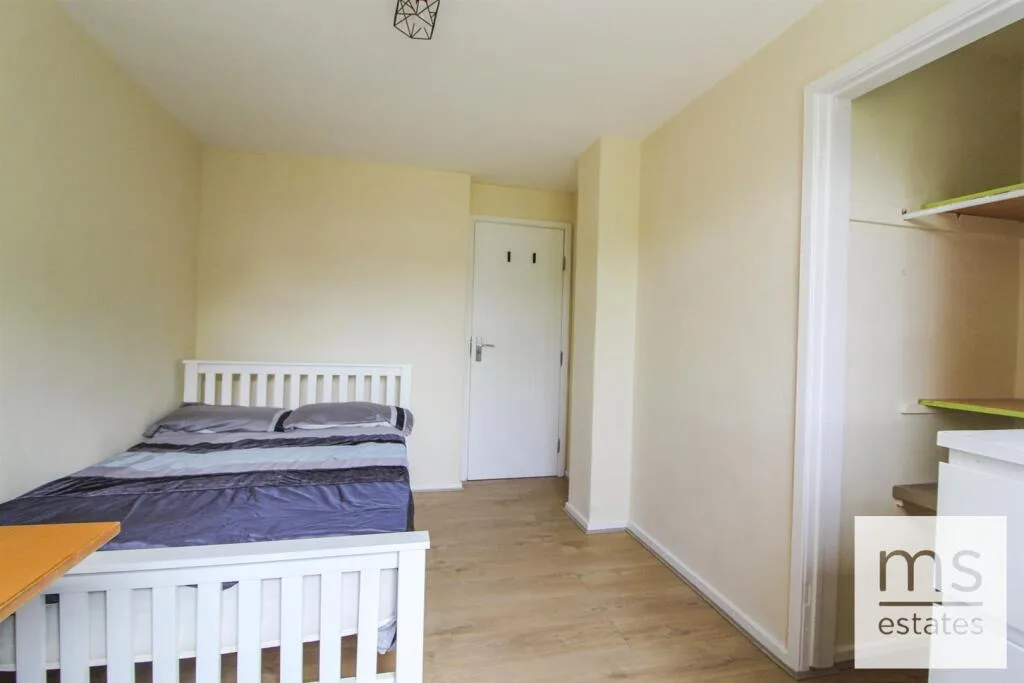 5 bedroom terraced house for rent