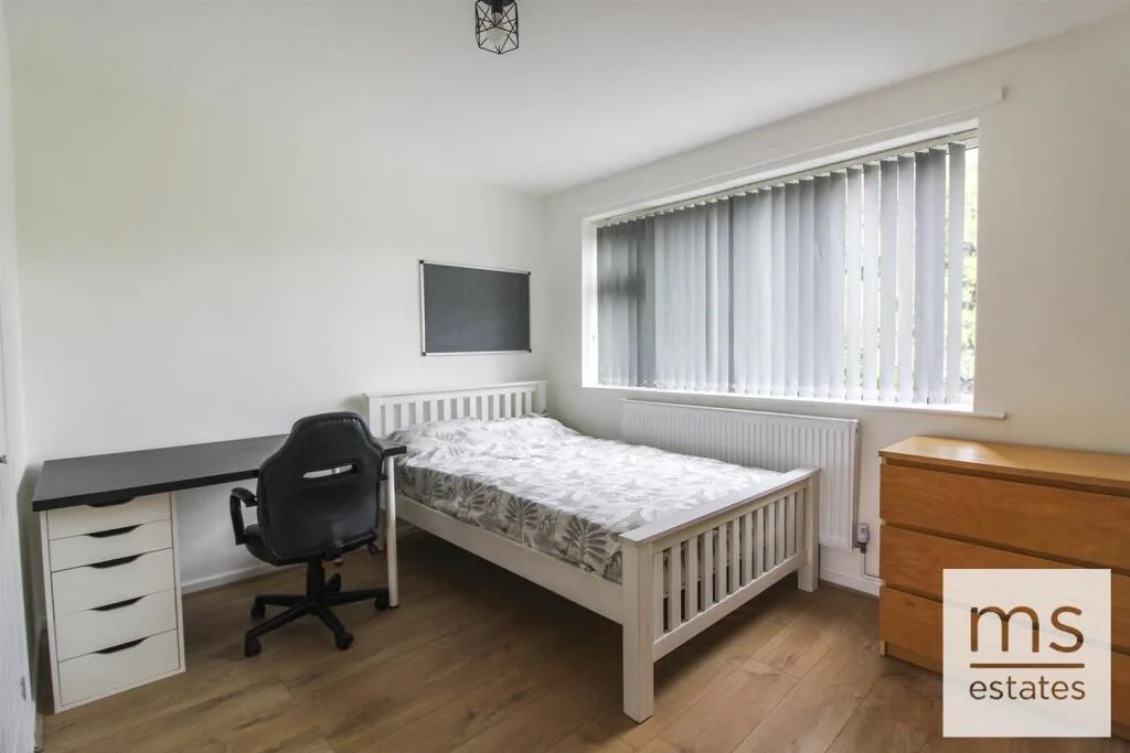 5 bedroom terraced house for rent