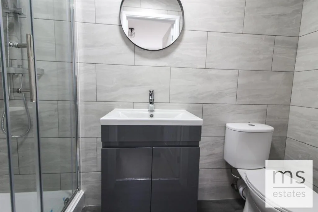 5 bedroom terraced house for rent