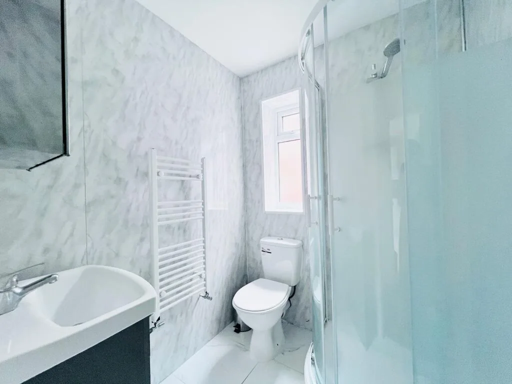 6 bedroom semi-detached house for rent