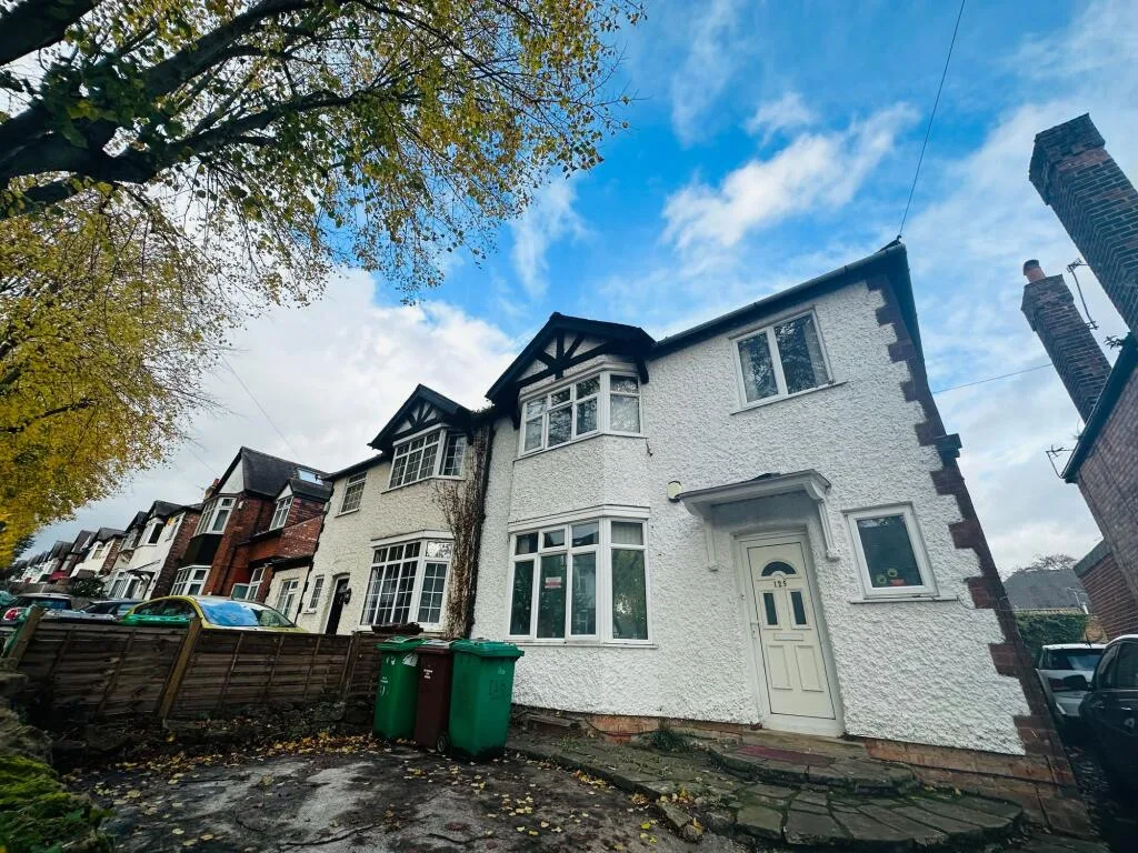 6 bedroom semi-detached house for rent