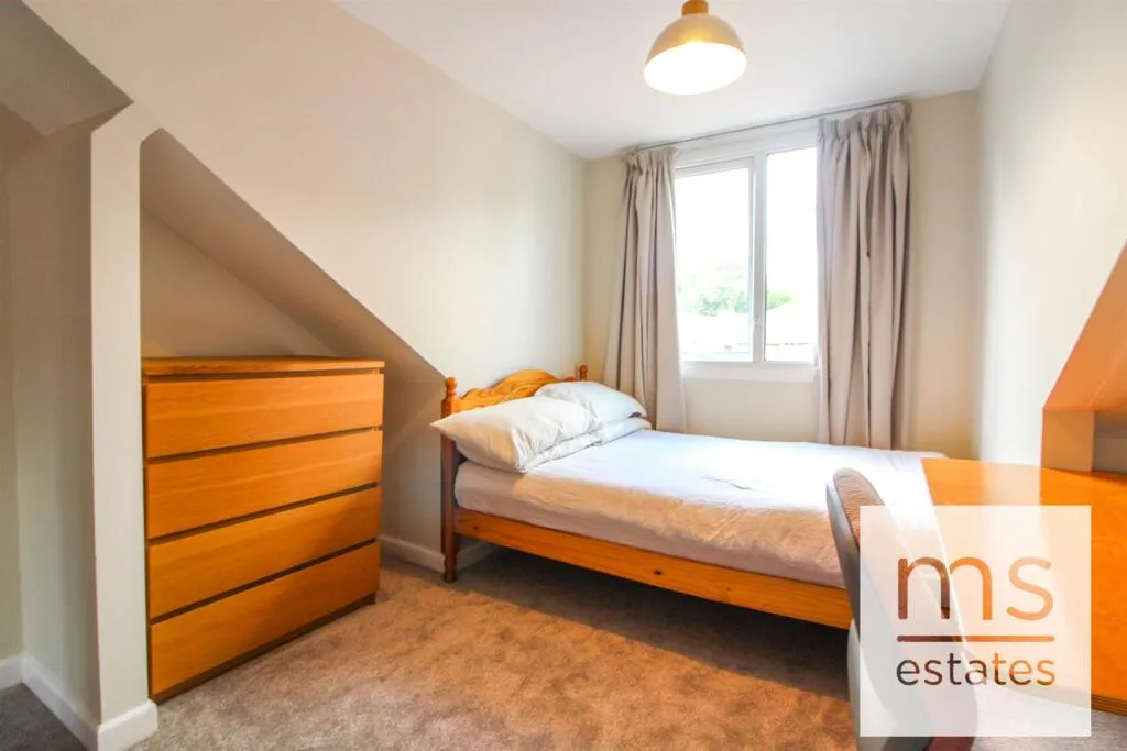 5 bedroom terraced house for rent