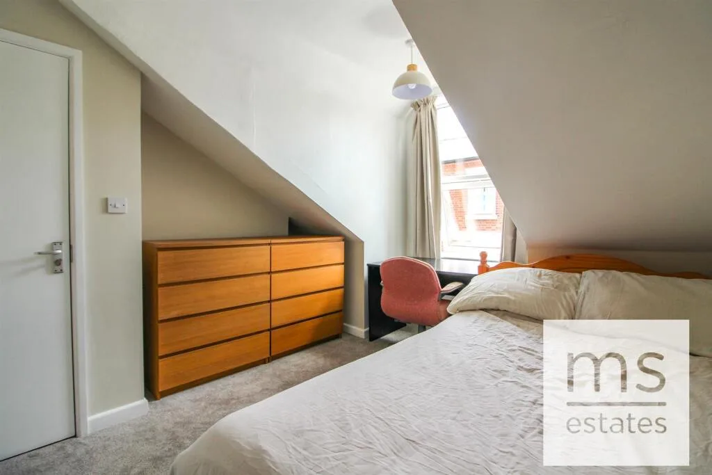 5 bedroom terraced house for rent