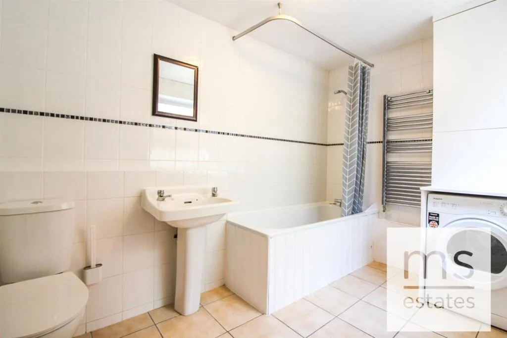 5 bedroom terraced house for rent