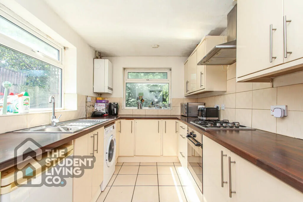 5 bedroom terraced house for rent