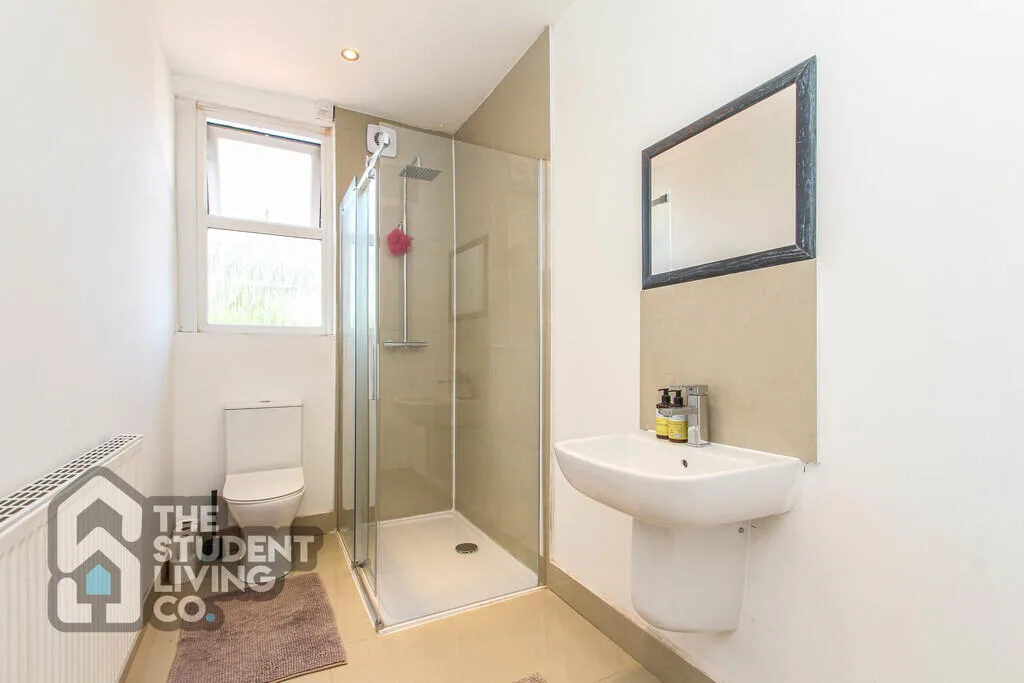 5 bedroom terraced house for rent