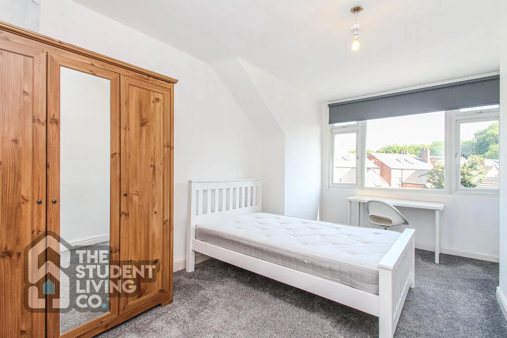 5 bedroom terraced house for rent