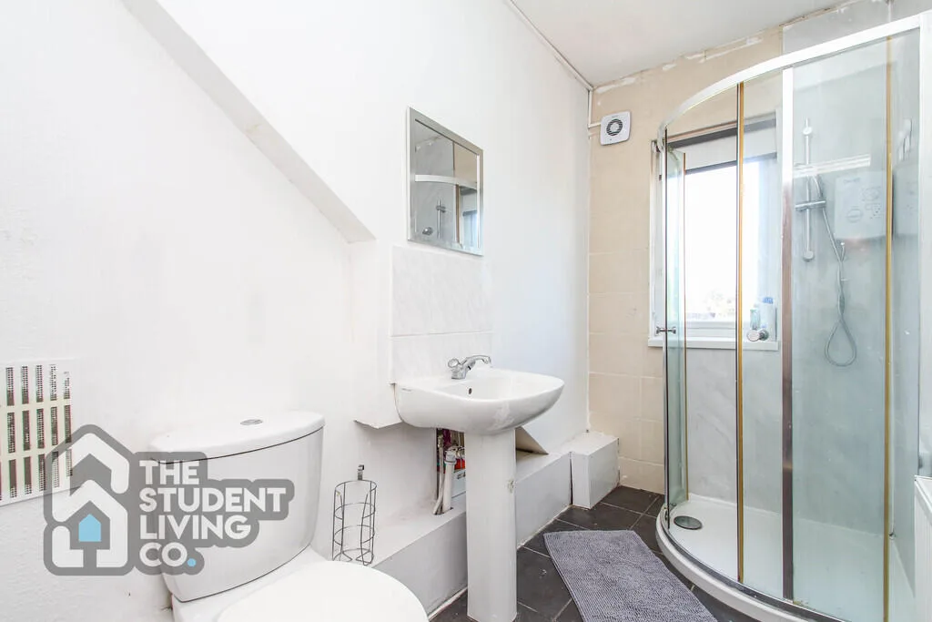 5 bedroom terraced house for rent