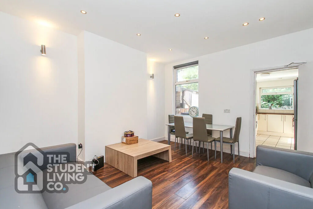 5 bedroom terraced house for rent