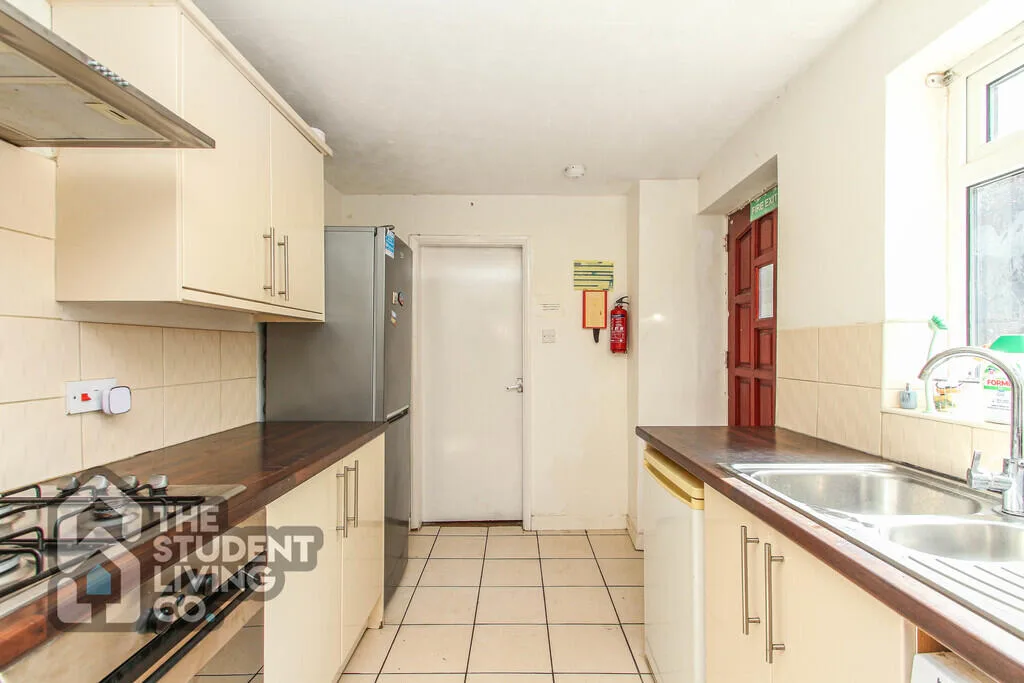 5 bedroom terraced house for rent