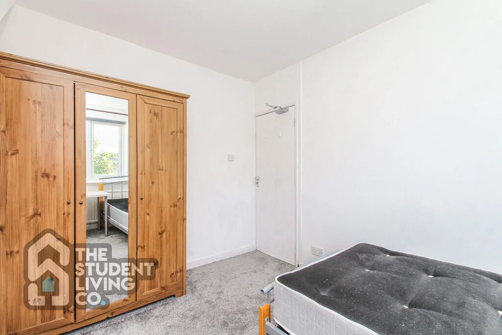 5 bedroom terraced house for rent